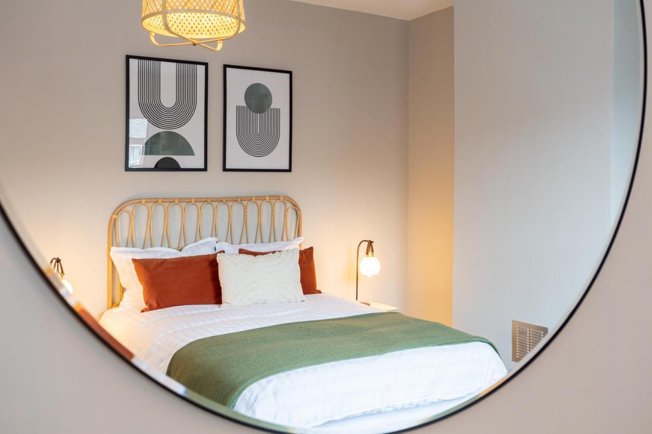 Stunning Scandi 3 Bed House In Manchester-Parking Exterior photo