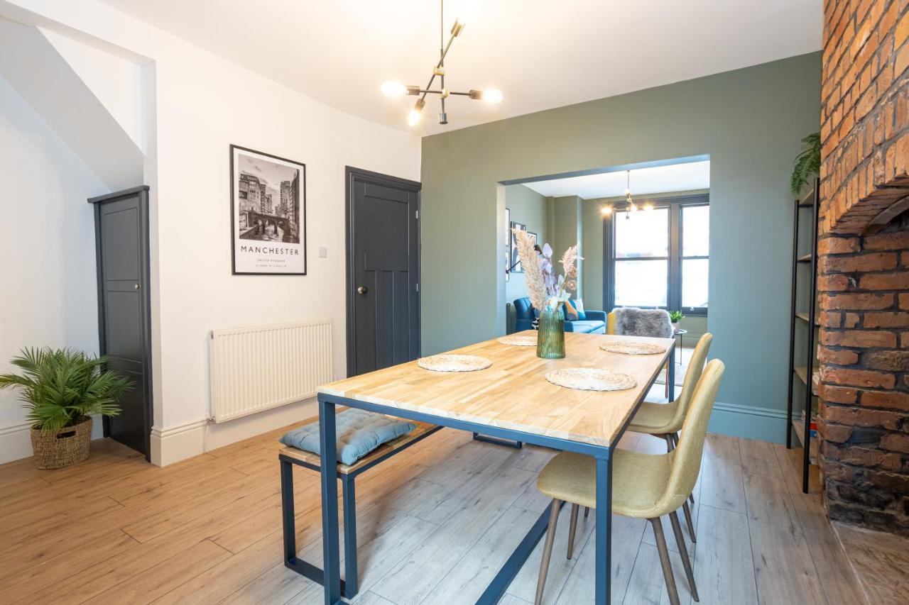 Stunning Scandi 3 Bed House In Manchester-Parking Exterior photo